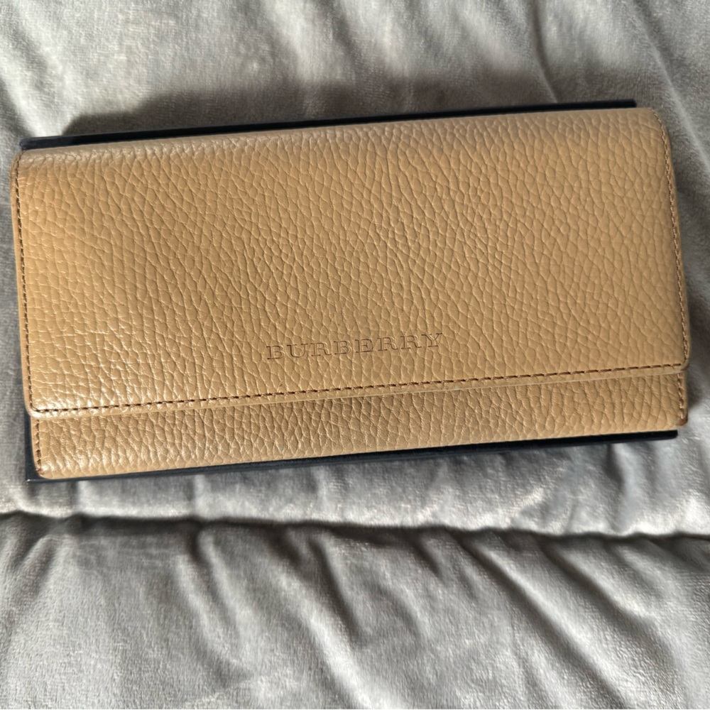 Burberry cream leather wallet - Picture 6 of 6